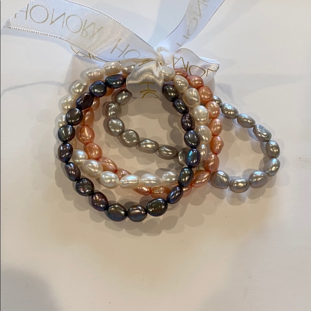 Set of 4 pearl bracelts (8in.)